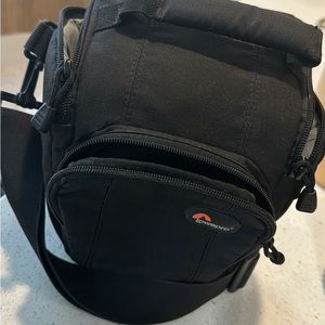 Amy A6000 with zoom lens, case and charger